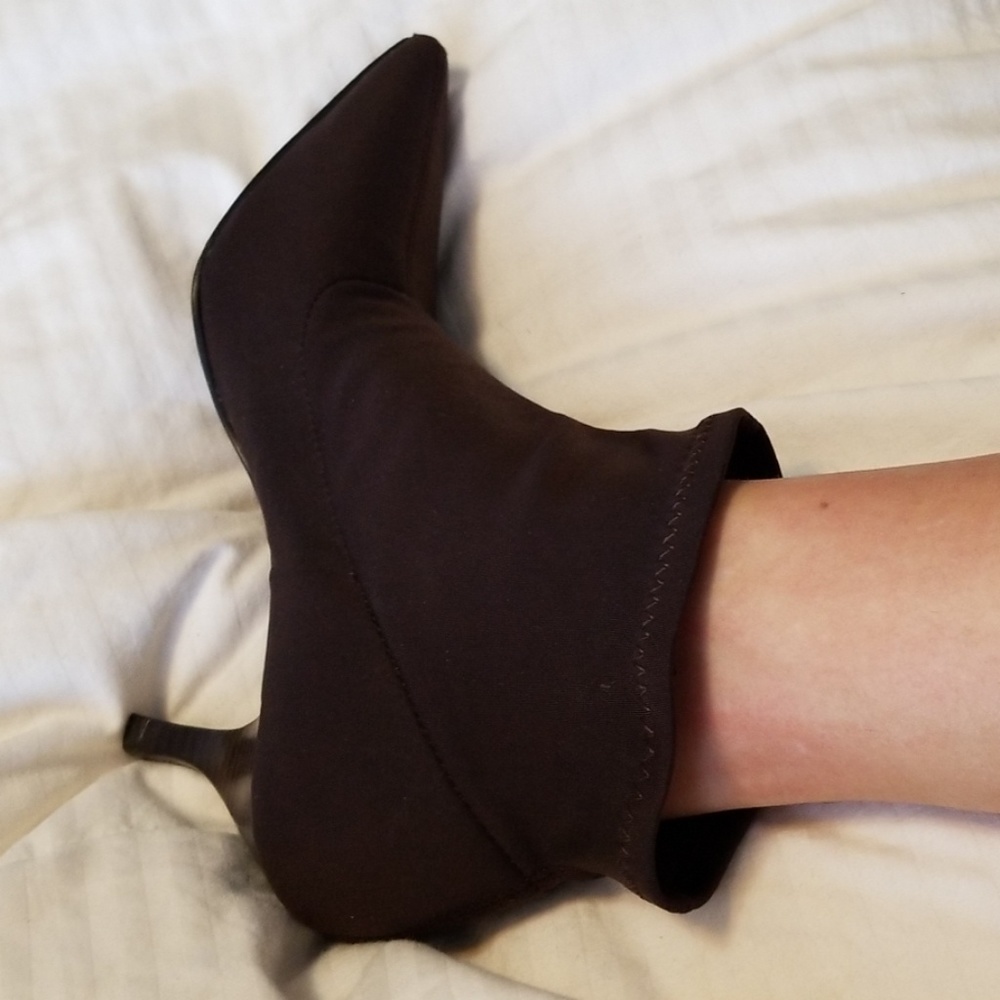 Like new condition dark brown sock ankle bootie